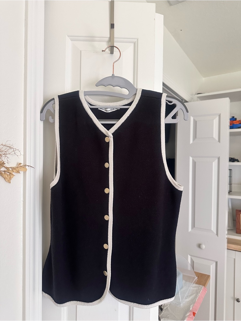 The A&F Mara High-V LuxeLoft Sweater Vest - Picture 2 of 5
